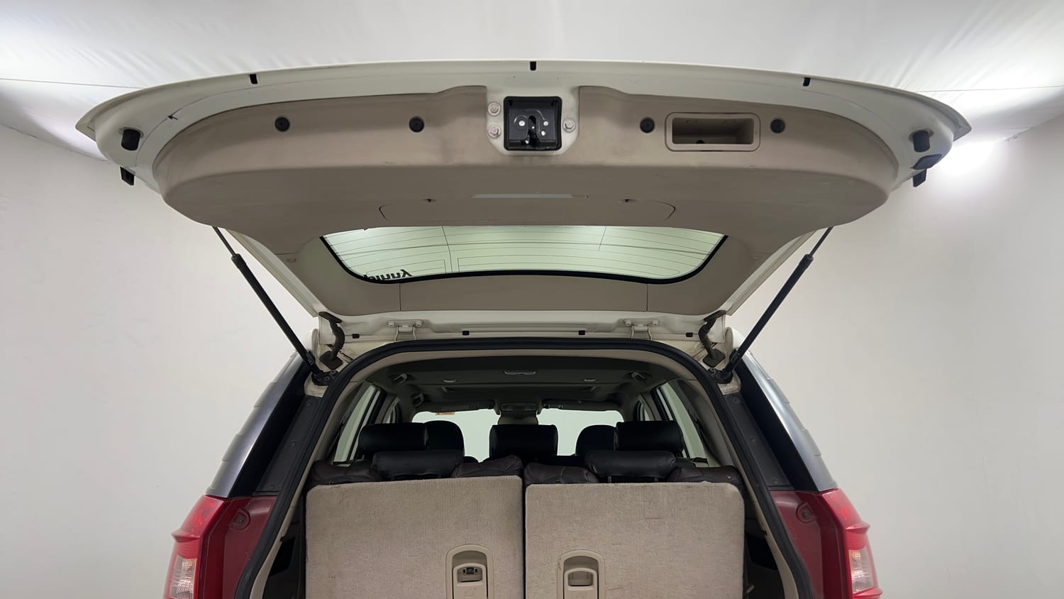 Used 2017 Mahindra XUV500 W10 Diesel Manual interior DICKY DOOR OPEN VIEW