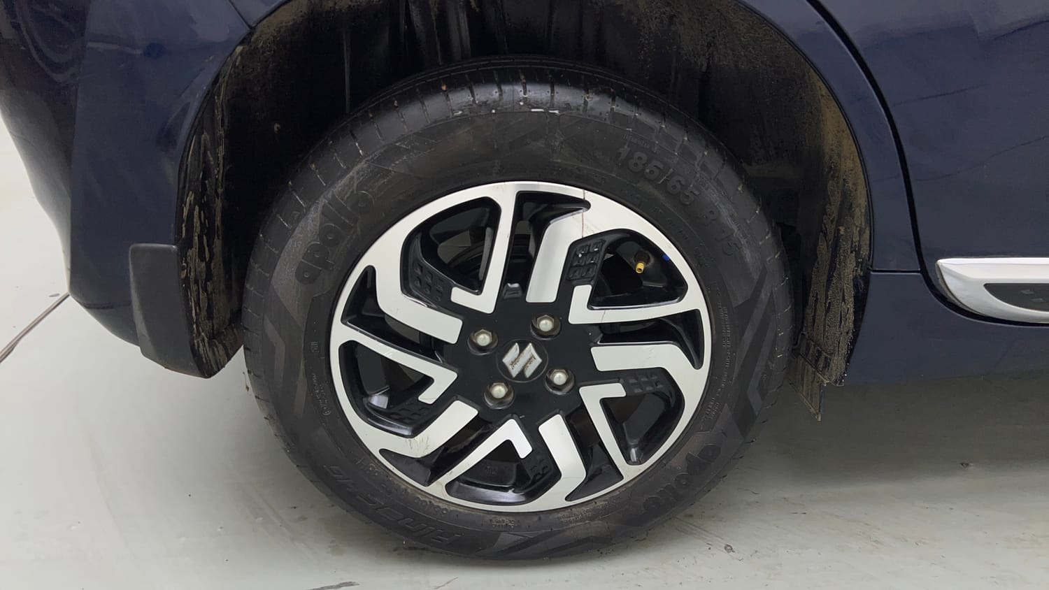 Used 2025 Maruti Suzuki Baleno Sigma MT Petrol Manual tyres RIGHT REAR TYRE RIM VIEW