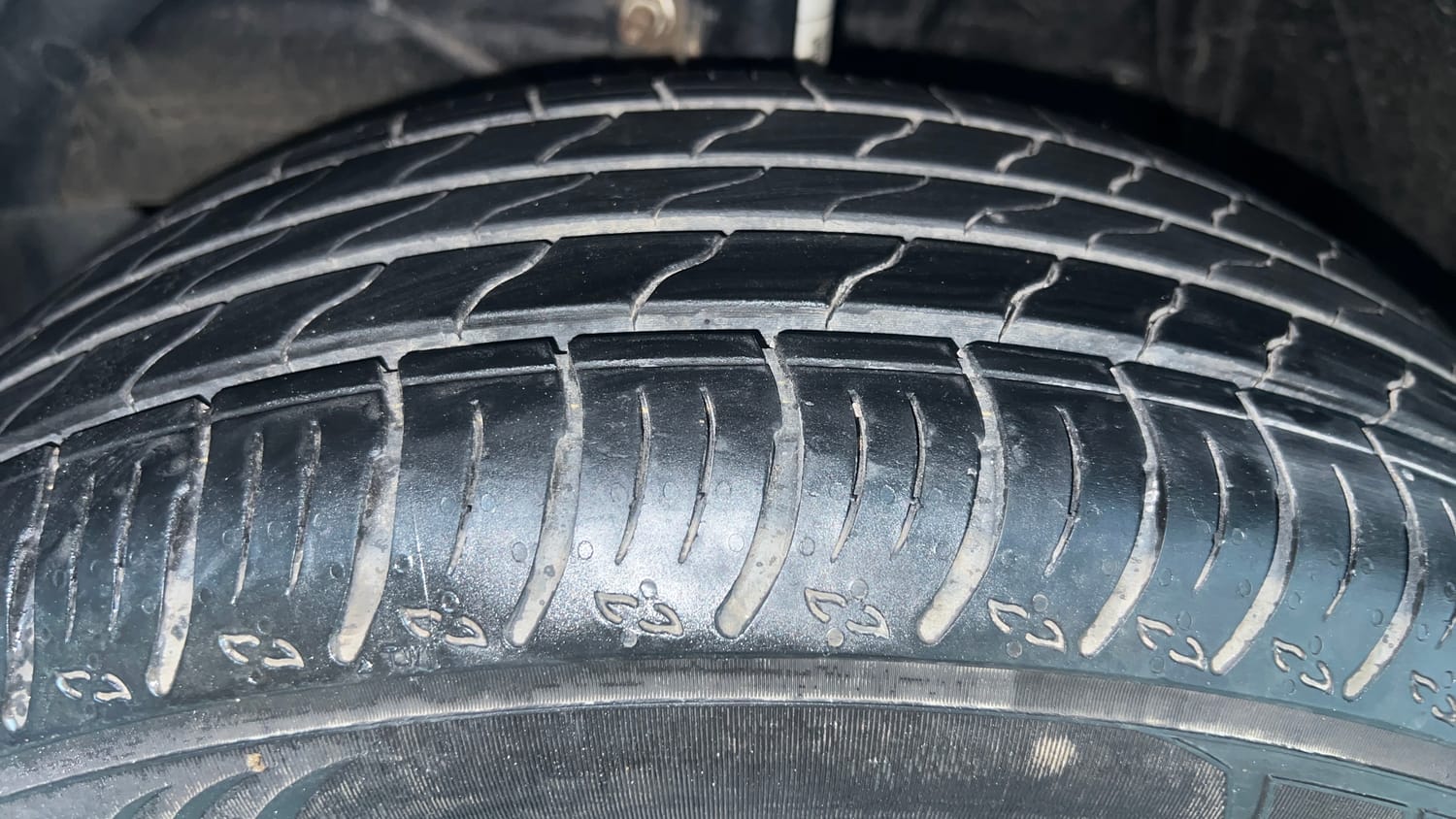 Used 2025 Maruti Suzuki Fronx Sigma 1.2L MT Petrol Manual tyres LEFT FRONT TYRE TREAD VIEW
