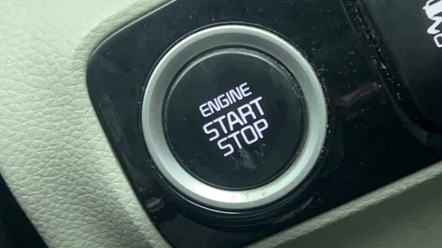 Used 2023 Kia Sonet HTX 1.0 DCT Petrol Automatic top_features Keyless start