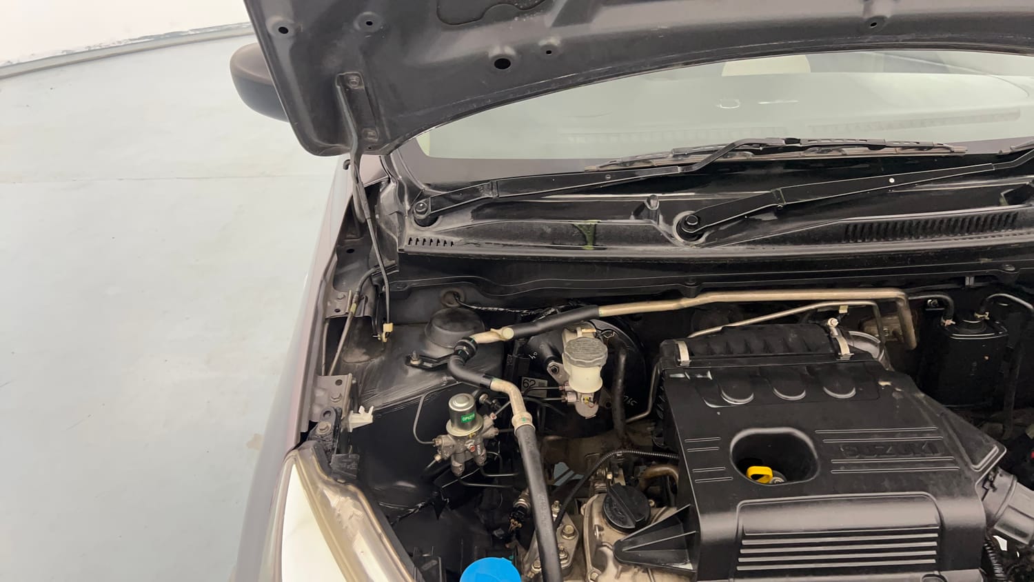 Used 2016 Maruti Suzuki Celerio VXi Petrol Manual engine ENGINE RIGHT SIDE HINGE & APRON VIEW