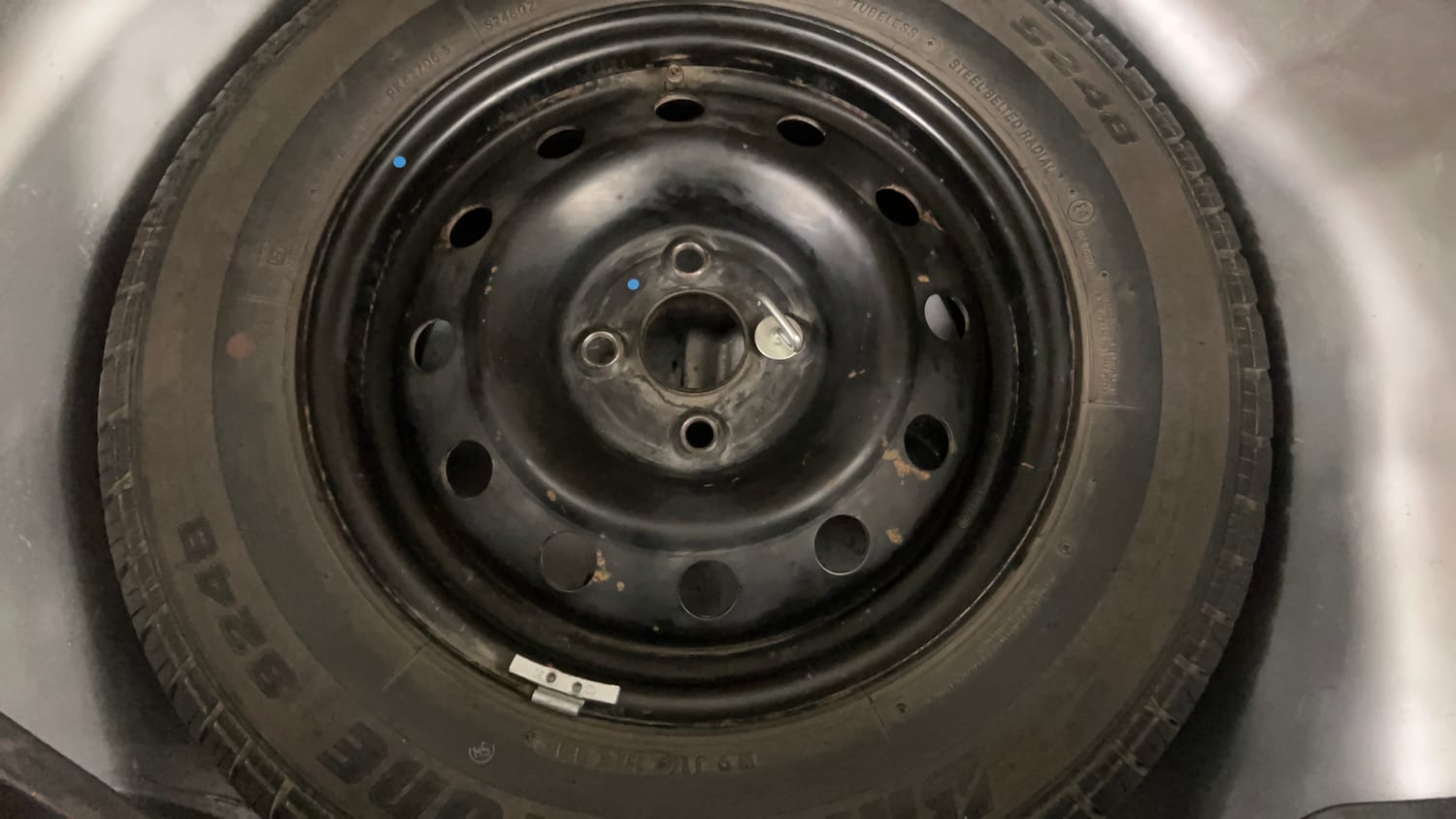 Used 2013 Maruti Suzuki Swift VXi Petrol Manual tyres SPARE TYRE VIEW