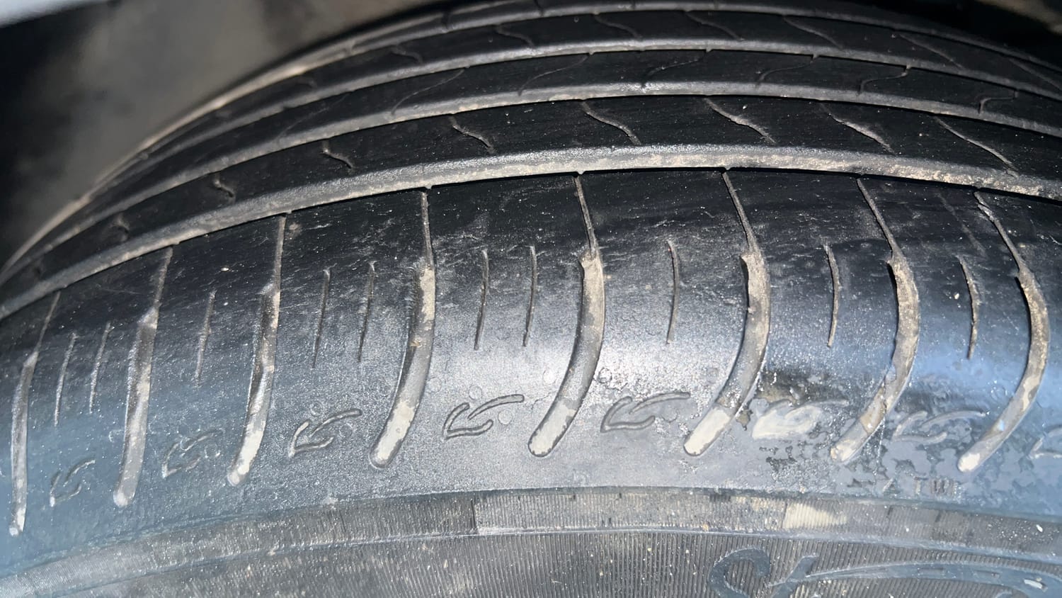 Used 2015 Hyundai Creta 1.6 SX Plus Petrol Petrol Manual tyres LEFT FRONT TYRE TREAD VIEW