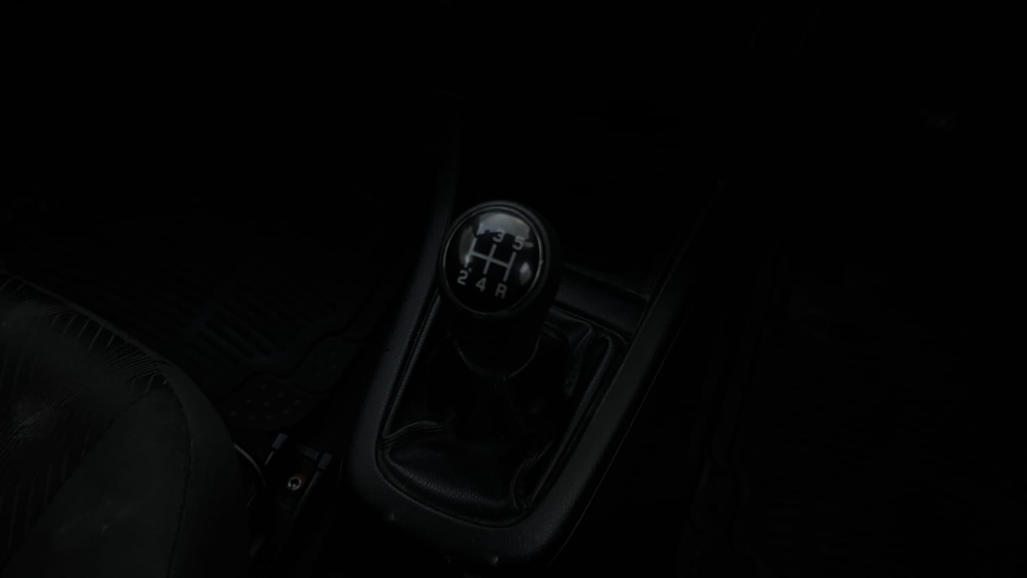 Used 2012 Maruti Suzuki Swift VXi Petrol Manual interior GEAR  KNOB VIEW