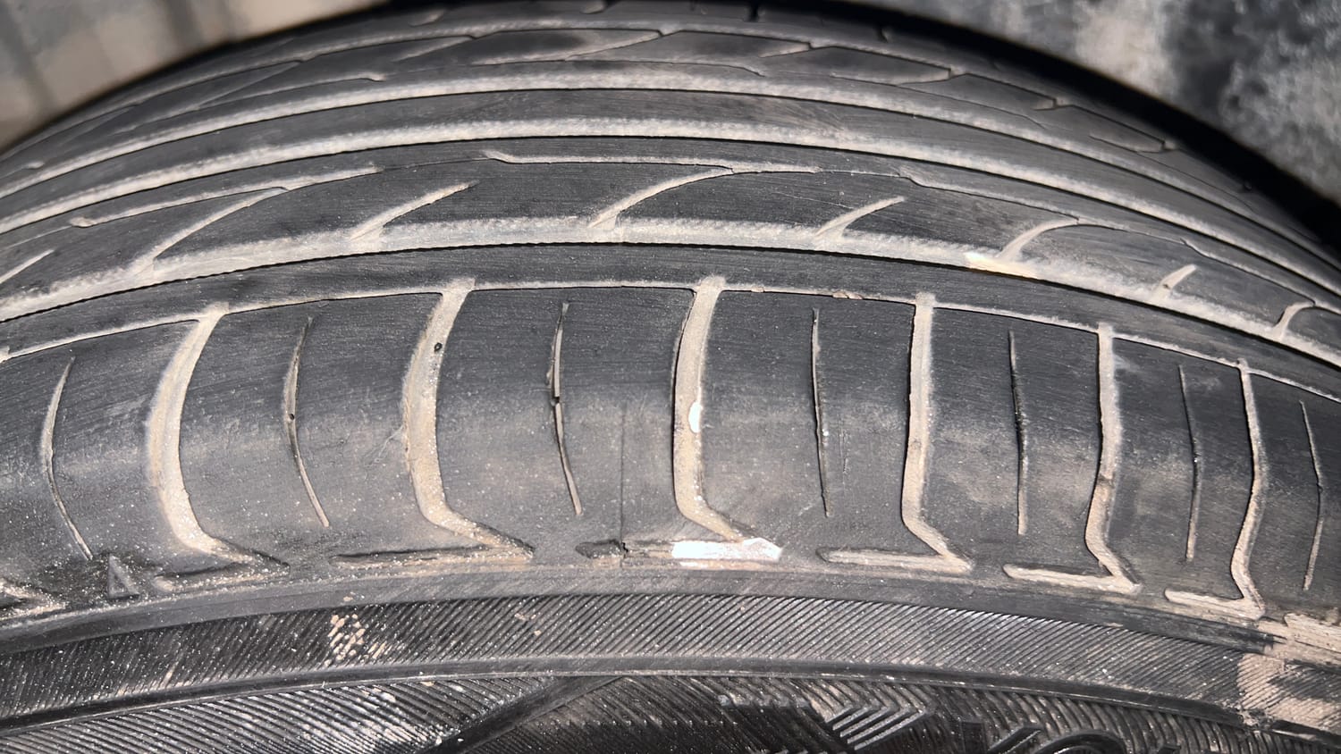 Used 2012 Maruti Suzuki Swift VXi Petrol Manual tyres RIGHT REAR TYRE TREAD VIEW