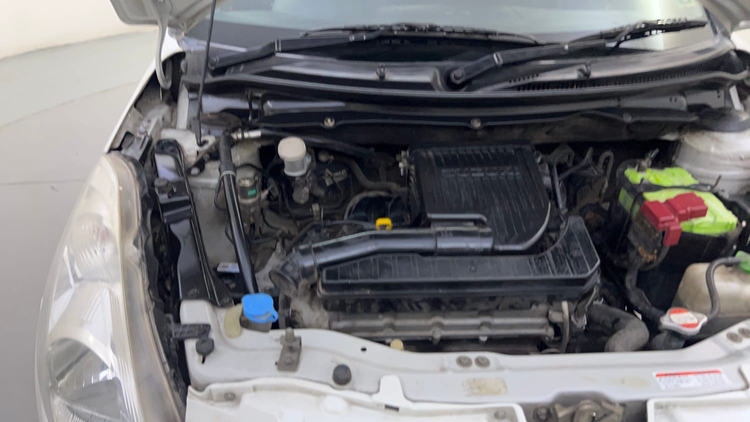 Used 2012 Maruti Suzuki Swift VXi Petrol Manual engine ENGINE RIGHT SIDE HINGE & APRON VIEW