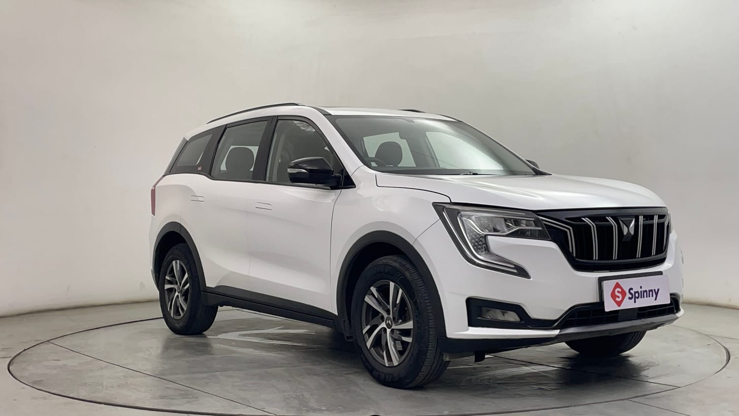 Used 2023 Mahindra XUV700 AX 5 Petrol AT 5 STR Petrol Automatic exterior RIGHT FRONT CORNER VIEW