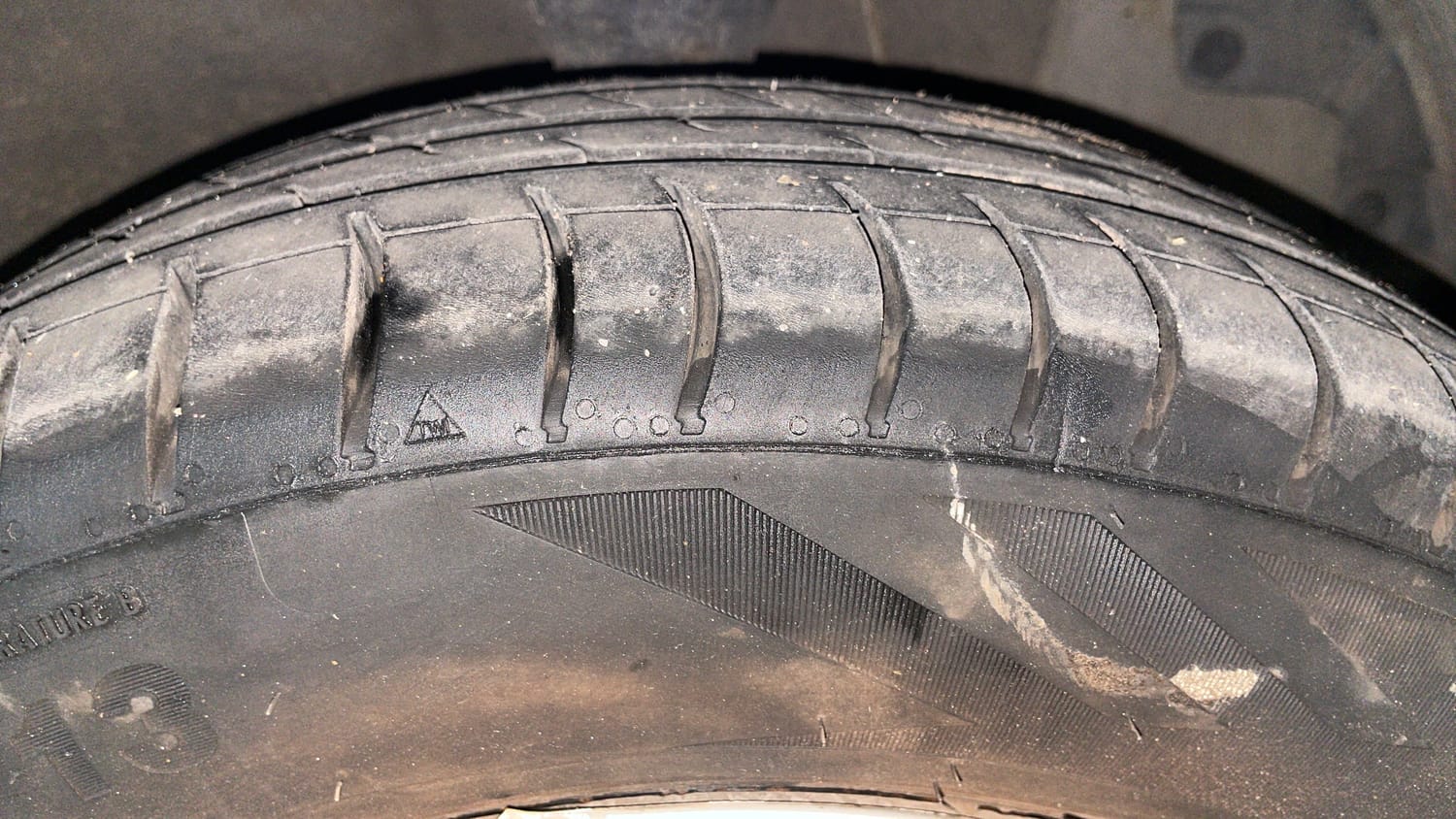 Used 2016 Hyundai Eon Magna + Petrol Manual tyres RIGHT FRONT TYRE TREAD VIEW