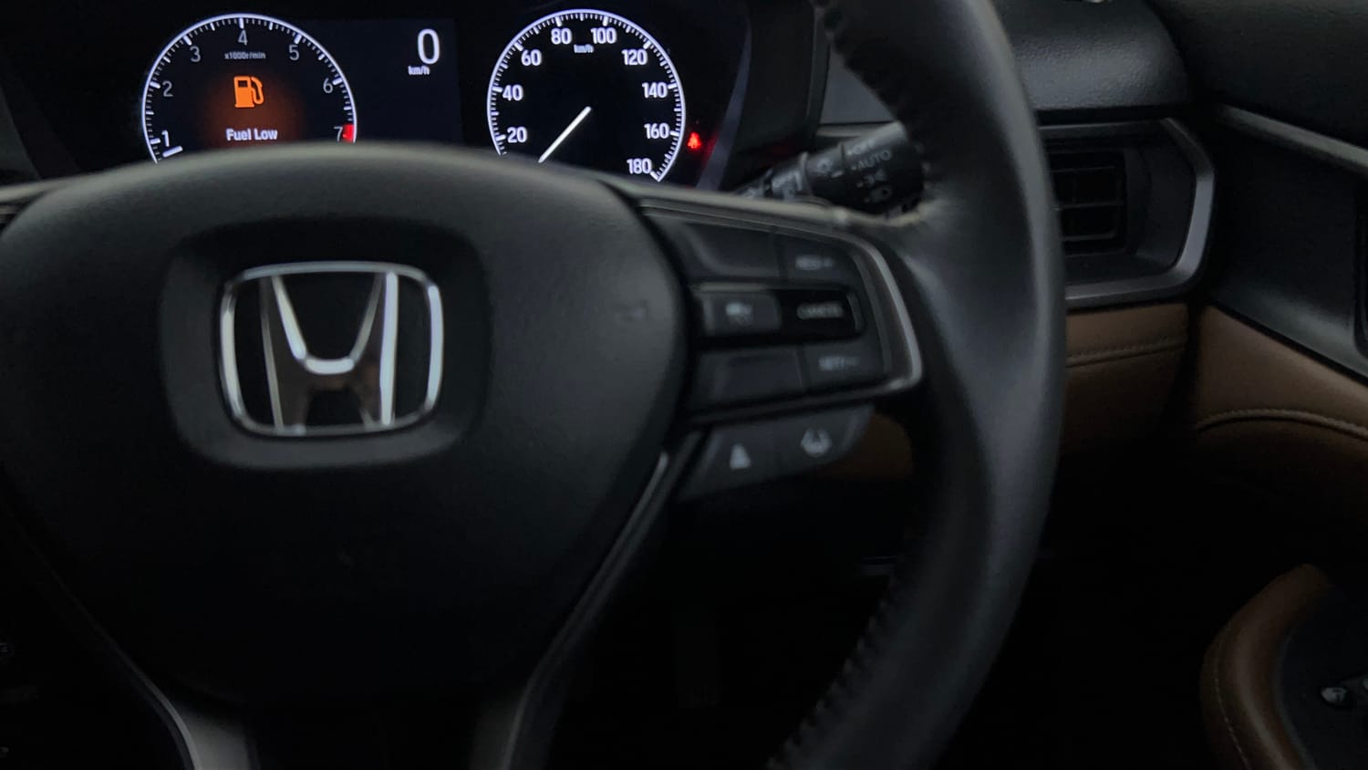 Used 2024 Honda Elevate ZX CVT Petrol Automatic top_features Cruise control