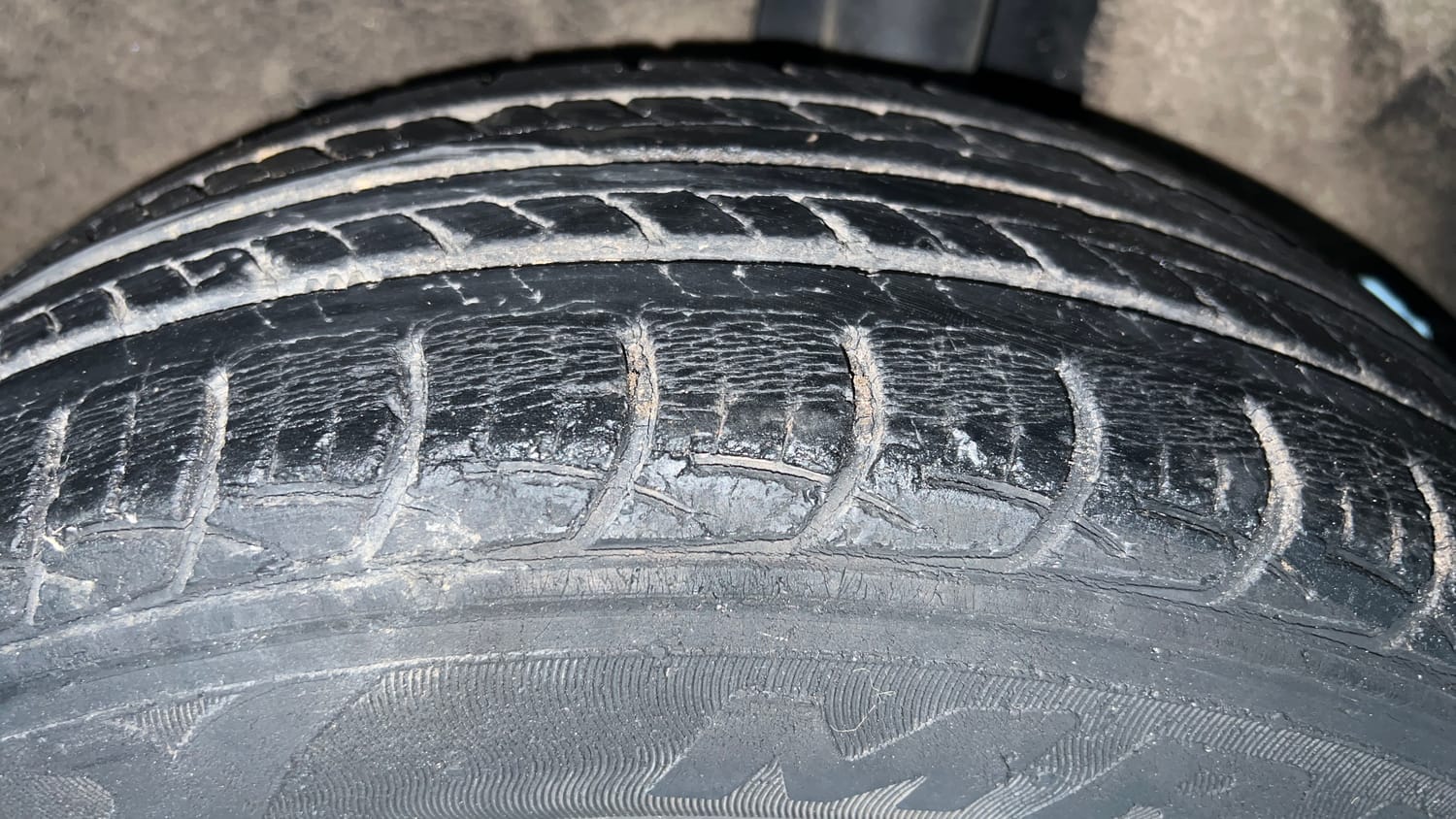 Used 2017 Maruti Suzuki Baleno Delta 1.2 Petrol Manual tyres LEFT REAR TYRE TREAD VIEW