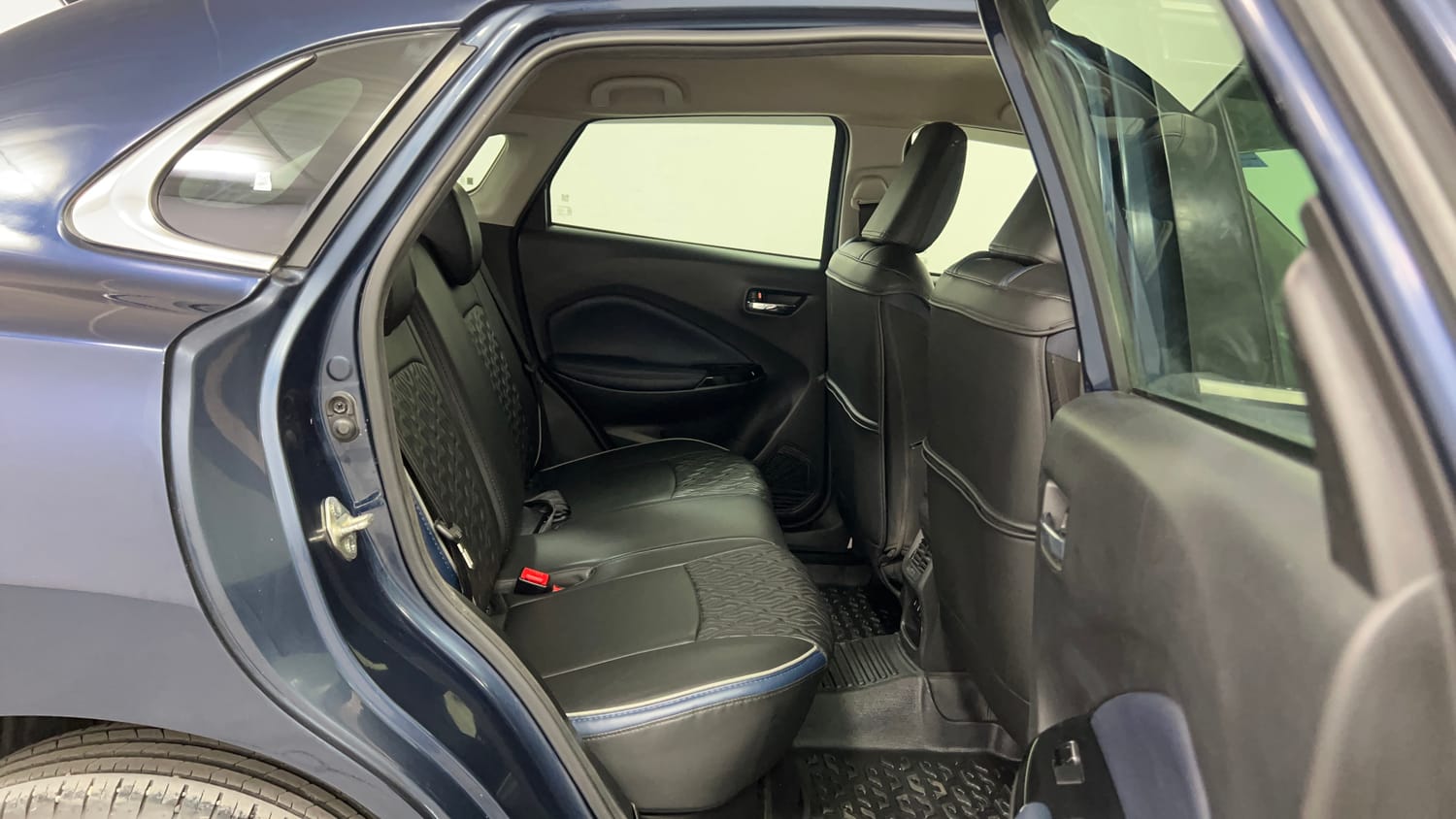 Used 2022 Maruti Suzuki Baleno Alpha AGS Petrol Automatic interior RIGHT SIDE REAR DOOR CABIN VIEW