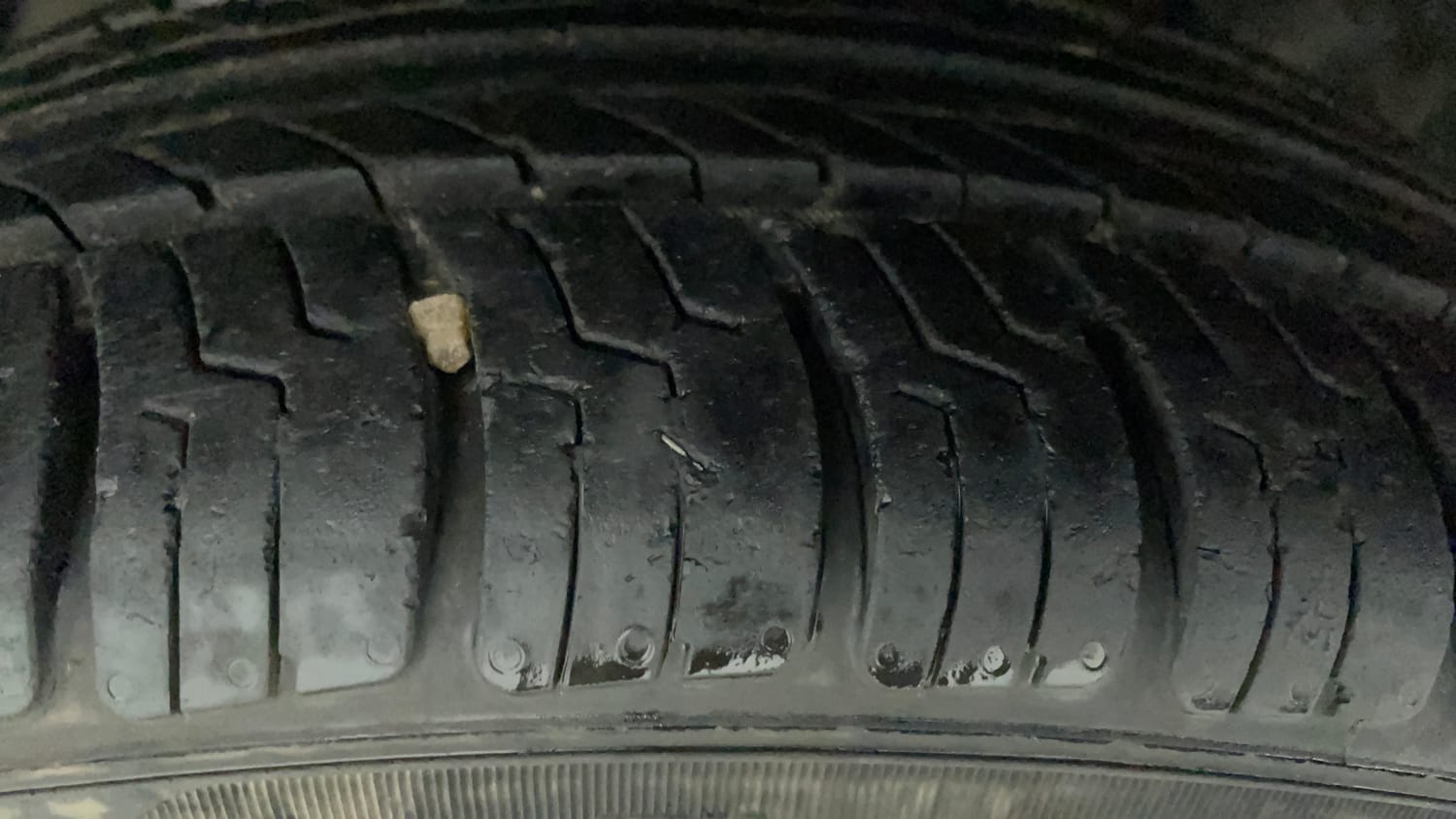 Used 2016 Tata Tiago Revotron XT Petrol Manual tyres LEFT FRONT TYRE TREAD VIEW
