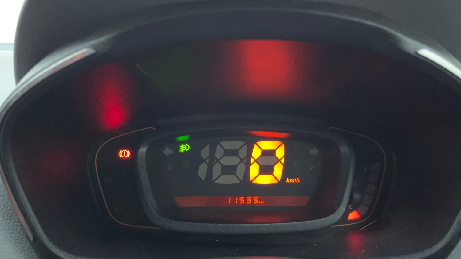 Used 2018 Renault Kwid RXT Petrol Manual interior CLUSTERMETER VIEW