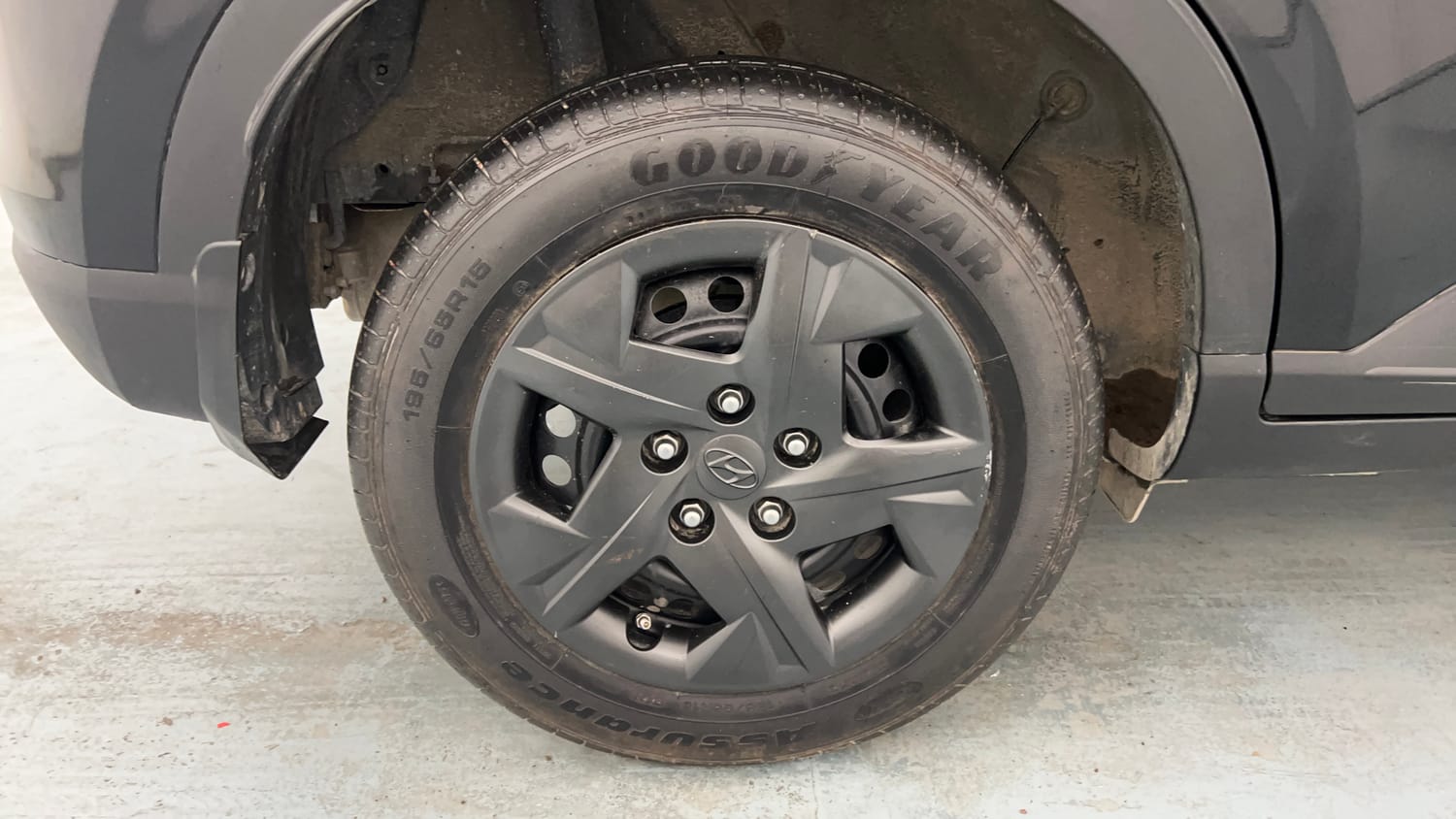 Used 2024 Hyundai Venue SX 1.2 Petrol Petrol Manual tyres RIGHT REAR TYRE RIM VIEW