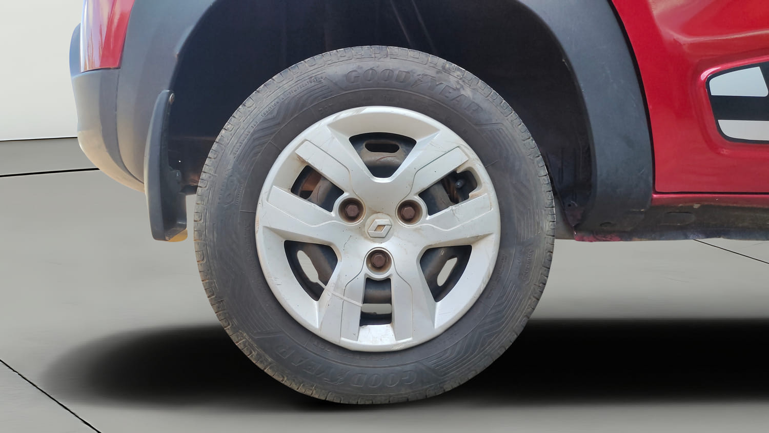 Used 2017 Renault Kwid 1.0 RXT AMT Opt Petrol Automatic tyres RIGHT REAR TYRE RIM VIEW