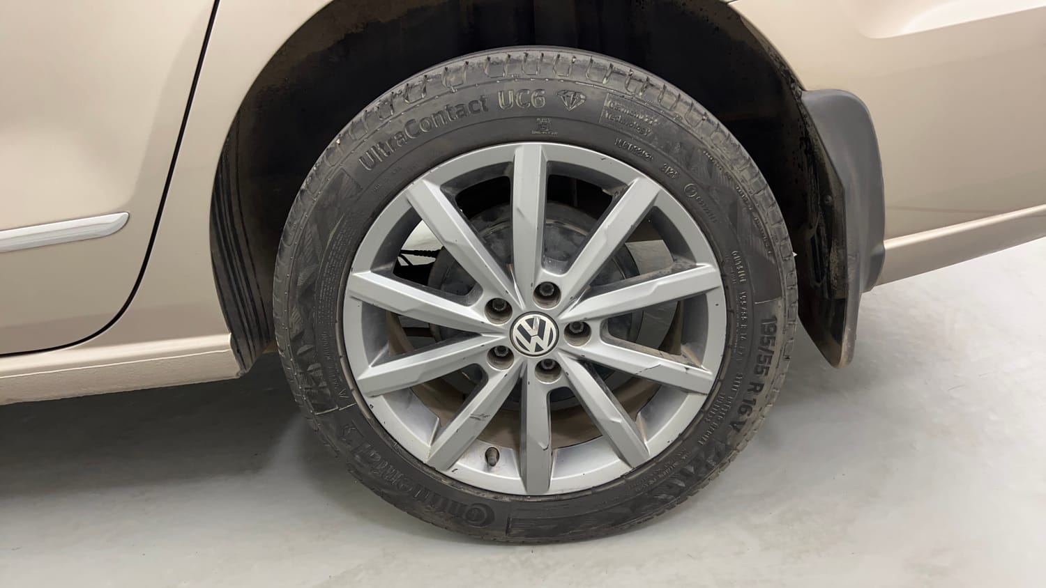 Used 2019 Volkswagen Vento Highline Plus 1.5 AT (D) 16 Alloy Diesel Automatic tyres LEFT REAR TYRE RIM VIEW