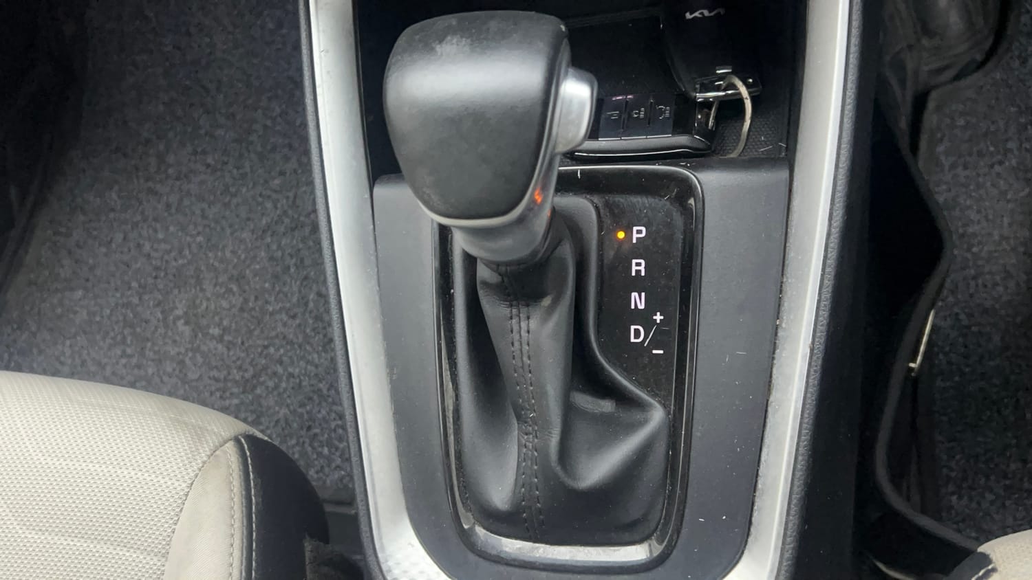 Used 2023 Kia Sonet HTX 1.0 DCT Petrol Automatic interior GEAR  KNOB VIEW