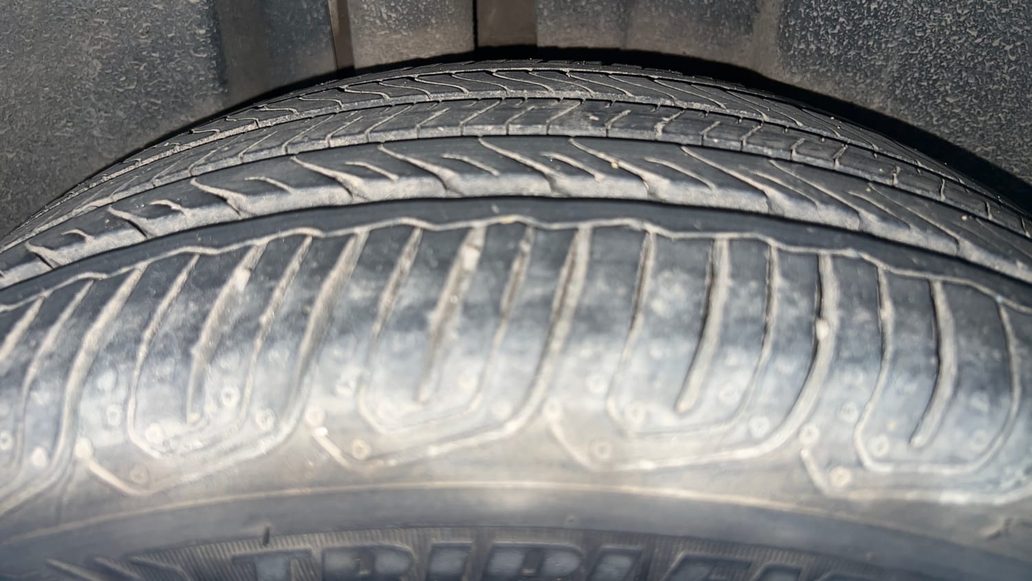 Used 2022 Volkswagen Virtus Topline 1.0 TSI AT Petrol Automatic tyres RIGHT REAR TYRE TREAD VIEW
