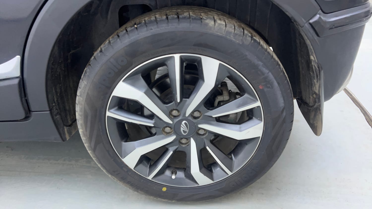 Used 2019 Mahindra XUV 300 1.2 W8 (O) Petrol Manual tyres LEFT REAR TYRE RIM VIEW