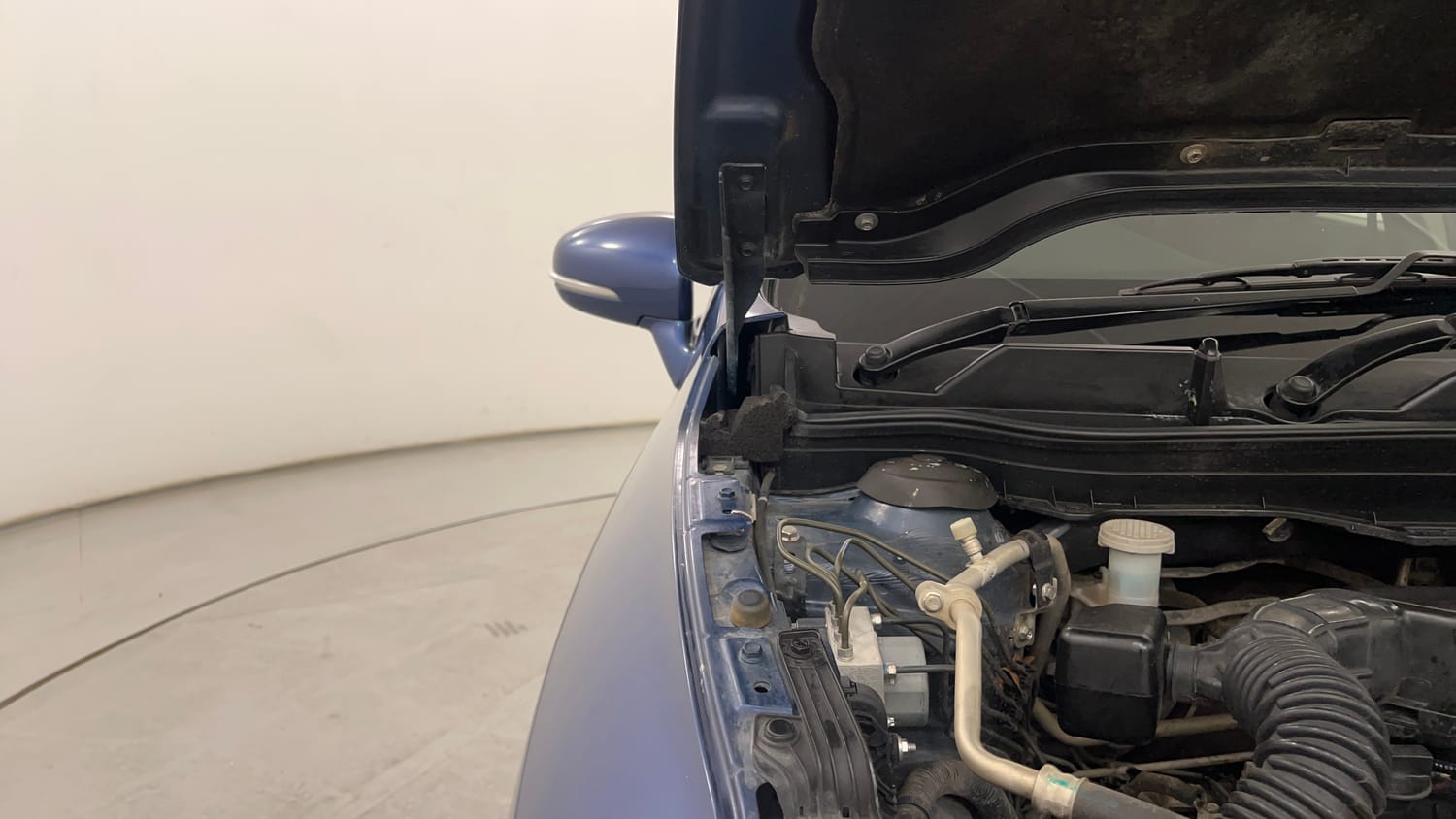 Used 2021 Maruti Suzuki S-Cross Zeta Petrol Manual engine ENGINE RIGHT SIDE HINGE & APRON VIEW