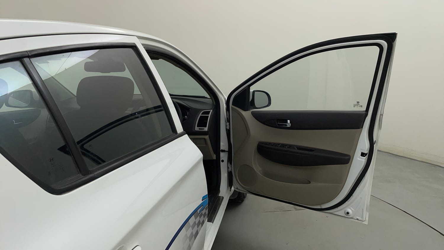 Used 2012 Hyundai i20 Sportz 1.2 Petrol Manual interior RIGHT FRONT DOOR OPEN VIEW