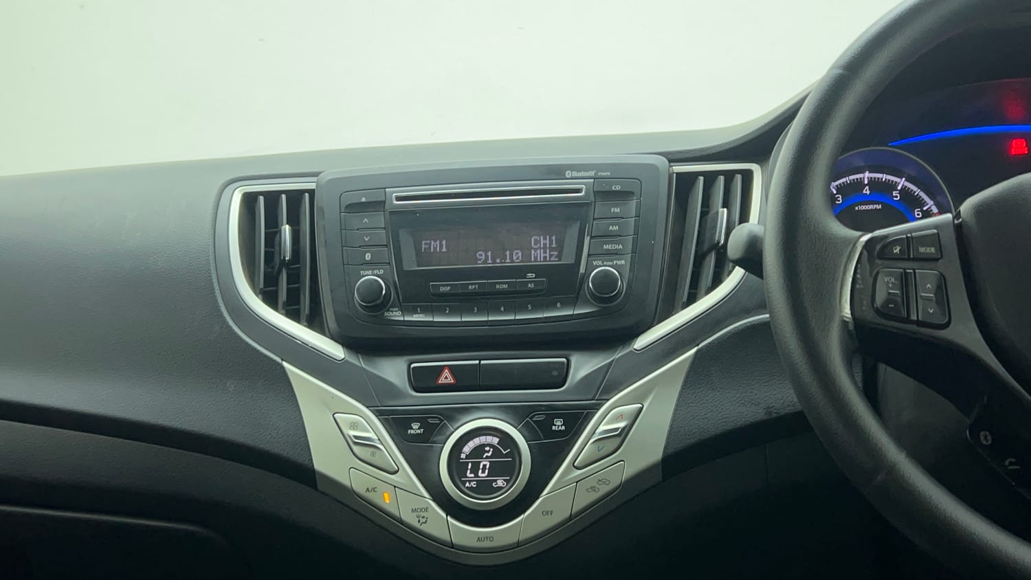 Used 2017 Maruti Suzuki Baleno Delta 1.2 Petrol Manual top_features Integrated (in-dash) music system