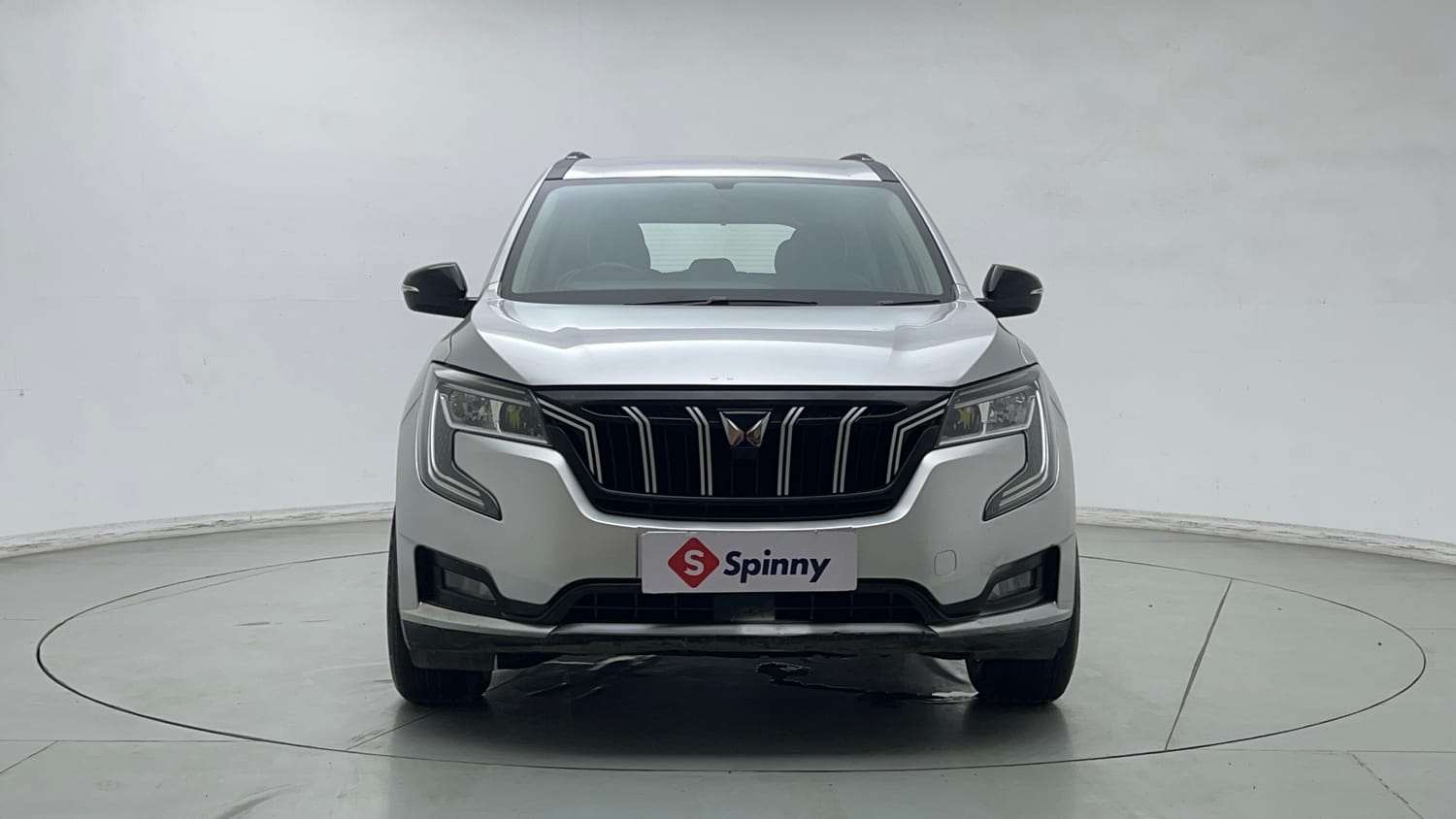 Used 2022 Mahindra XUV700 AX 3 Petrol AT 5 STR Petrol Automatic exterior FRONT VIEW