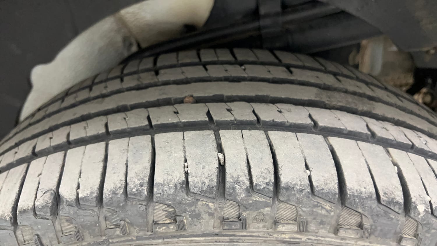 Used 2017 Mahindra XUV500 W10 Diesel Manual tyres LEFT REAR TYRE TREAD VIEW