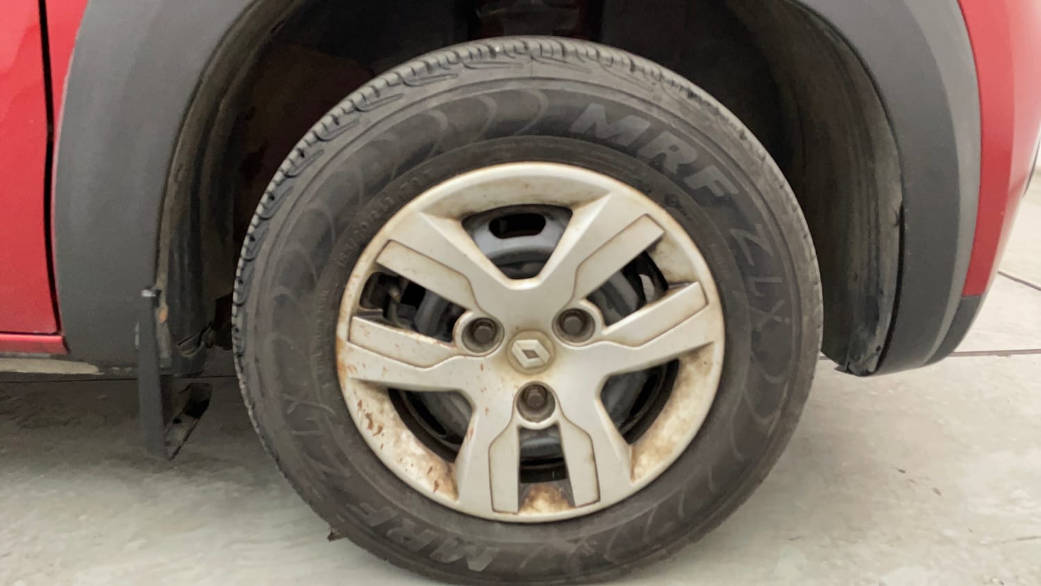 Used 2016 Renault Kwid RXT Petrol Manual tyres RIGHT FRONT TYRE RIM VIEW