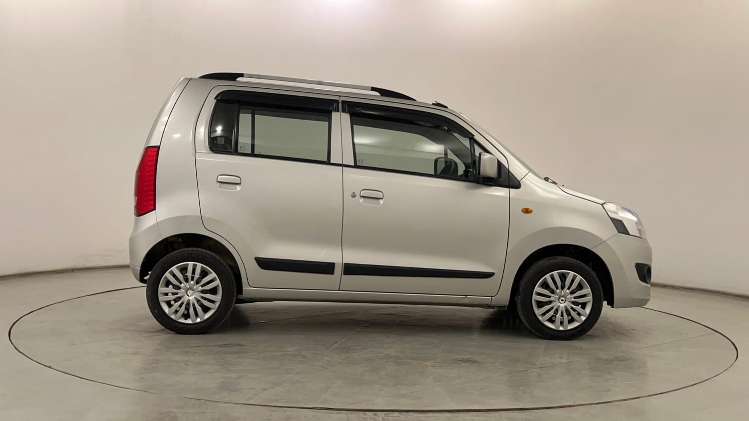 Used 2015 Maruti Suzuki Wagon R VXI Petrol Manual exterior RIGHT SIDE VIEW