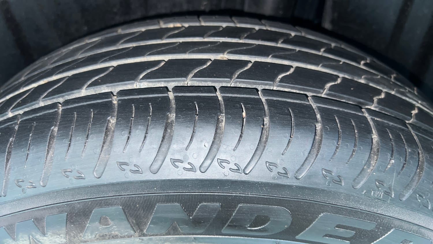 Used 2024 Maruti Suzuki Fronx Delta Plus 1.2L AGS Petrol Automatic tyres LEFT REAR TYRE TREAD VIEW