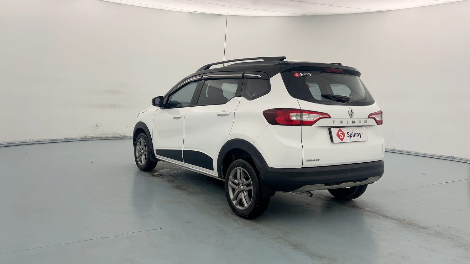Used 2023 Renault Triber RXZ Dual Tone Petrol Manual exterior LEFT REAR CORNER VIEW