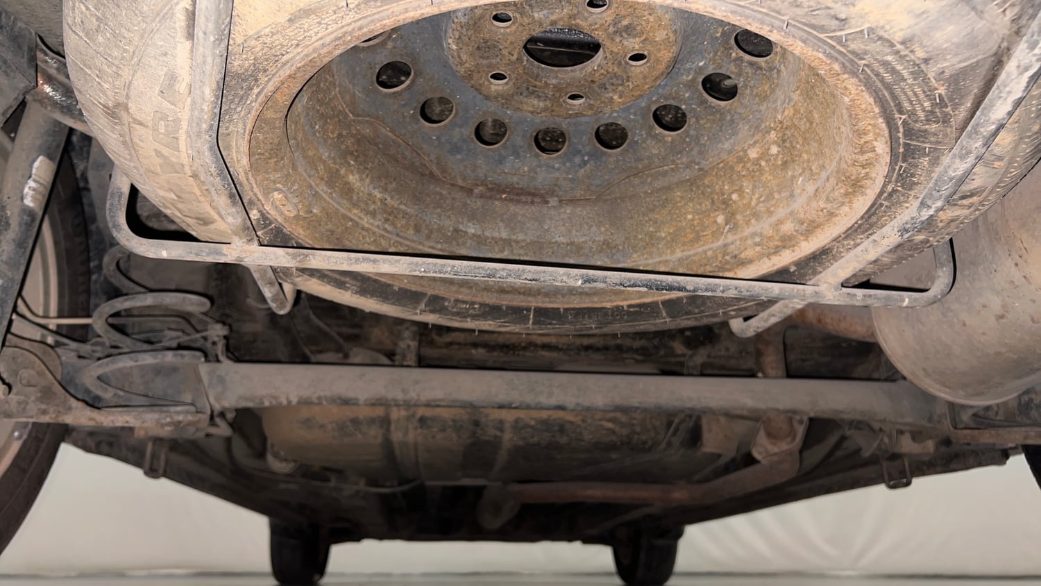 Used 2016 Maruti Suzuki Ertiga ZXI Petrol Manual extra REAR UNDERBODY VIEW (TAKEN FROM REAR)