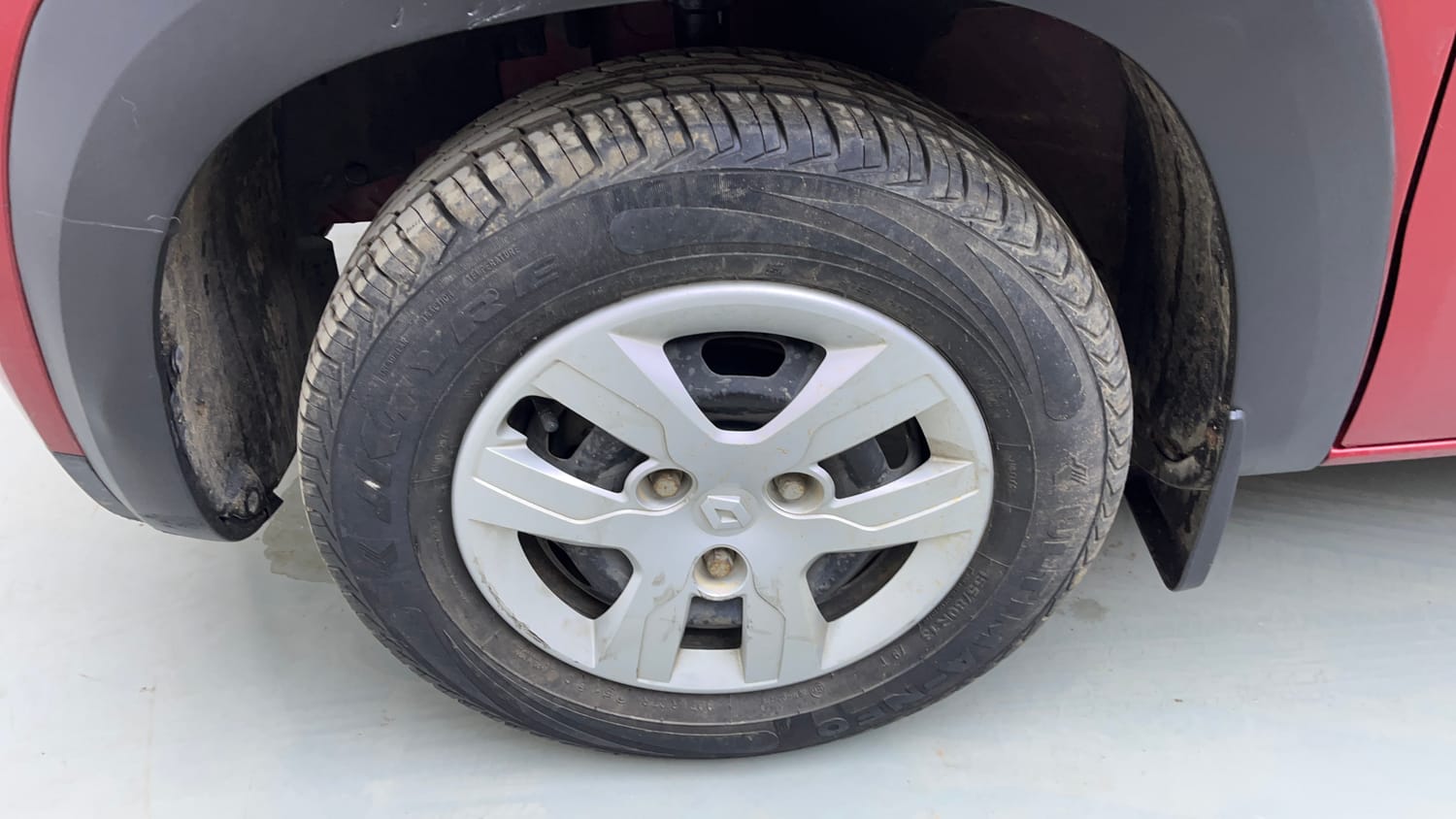 Used 2018 Renault Kwid RXT Petrol Manual tyres LEFT FRONT TYRE RIM VIEW