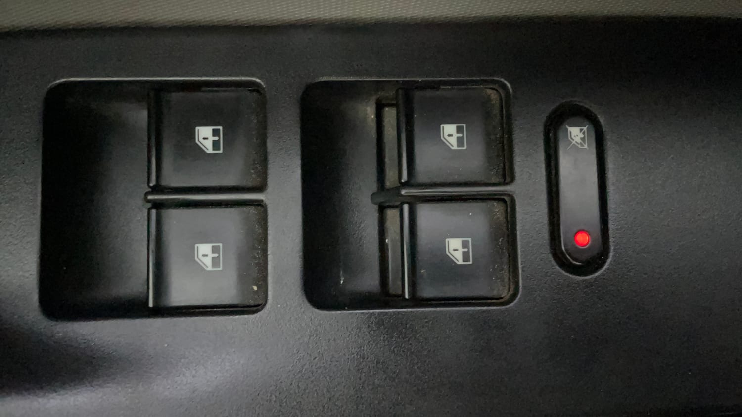 Used 2016 Tata Tiago Revotron XT Petrol Manual top_features Power windows
