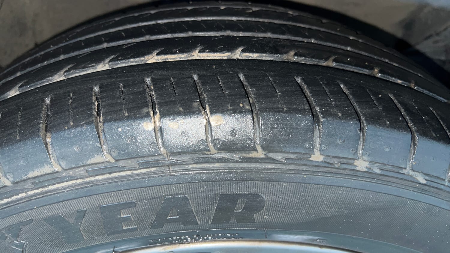 Used 2020 Kia Seltos HTX 1.5 Petrol Manual tyres RIGHT FRONT TYRE TREAD VIEW