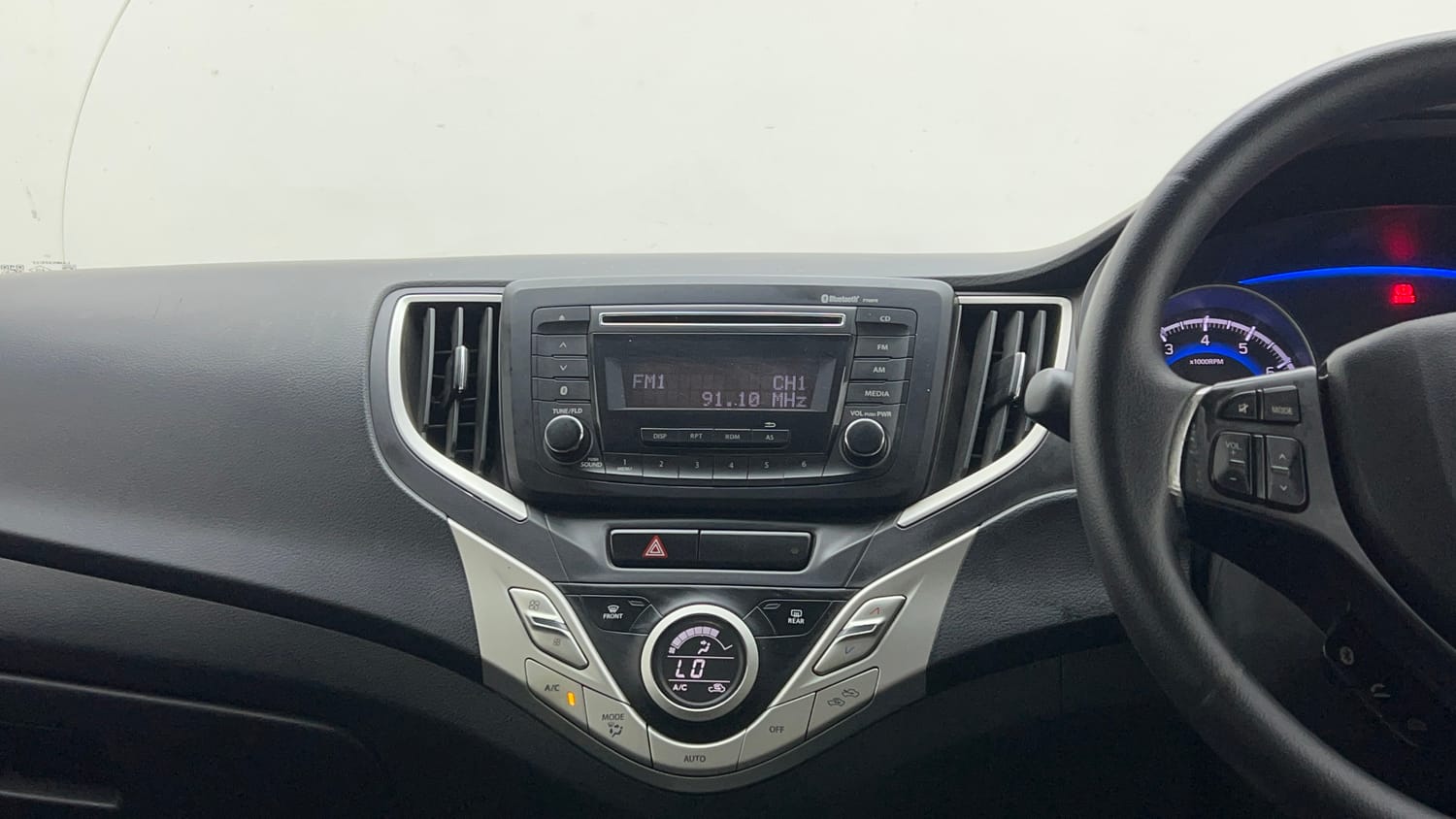 Used 2017 Maruti Suzuki Baleno Delta 1.2 Petrol Manual interior MUSIC SYSTEM & AC CONTROL VIEW