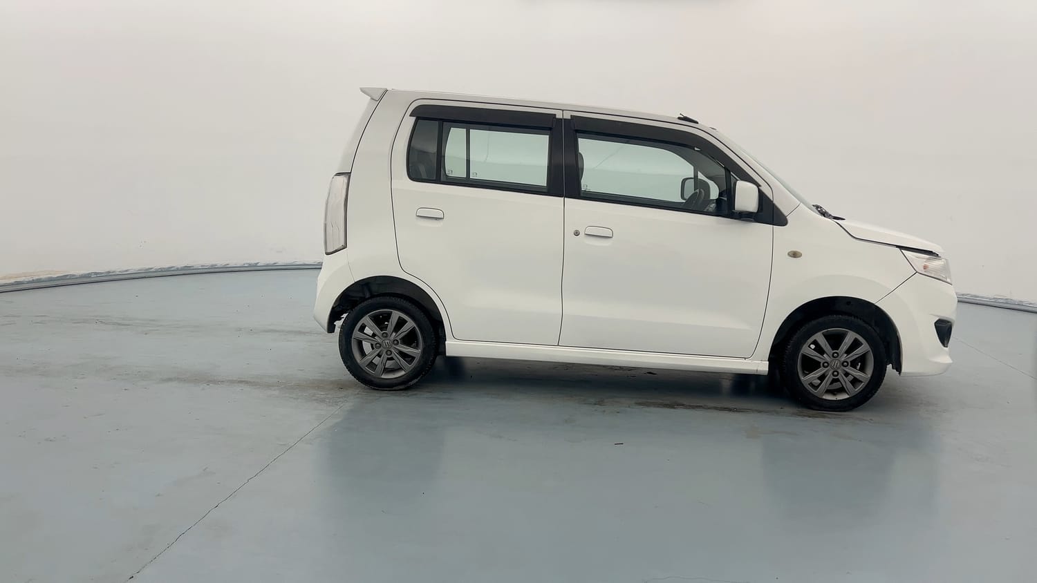 Used 2017 Maruti Suzuki Wagon R VXI+ AMT Petrol Automatic exterior RIGHT REAR CORNER VIEW