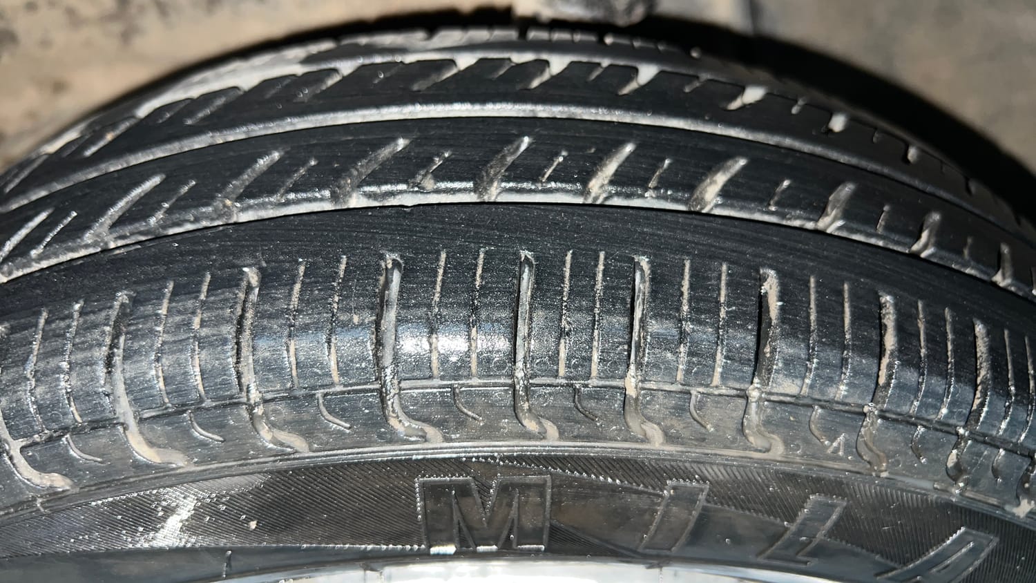 Used 2016 Maruti Suzuki Alto 800 VXi Petrol Manual tyres LEFT FRONT TYRE TREAD VIEW