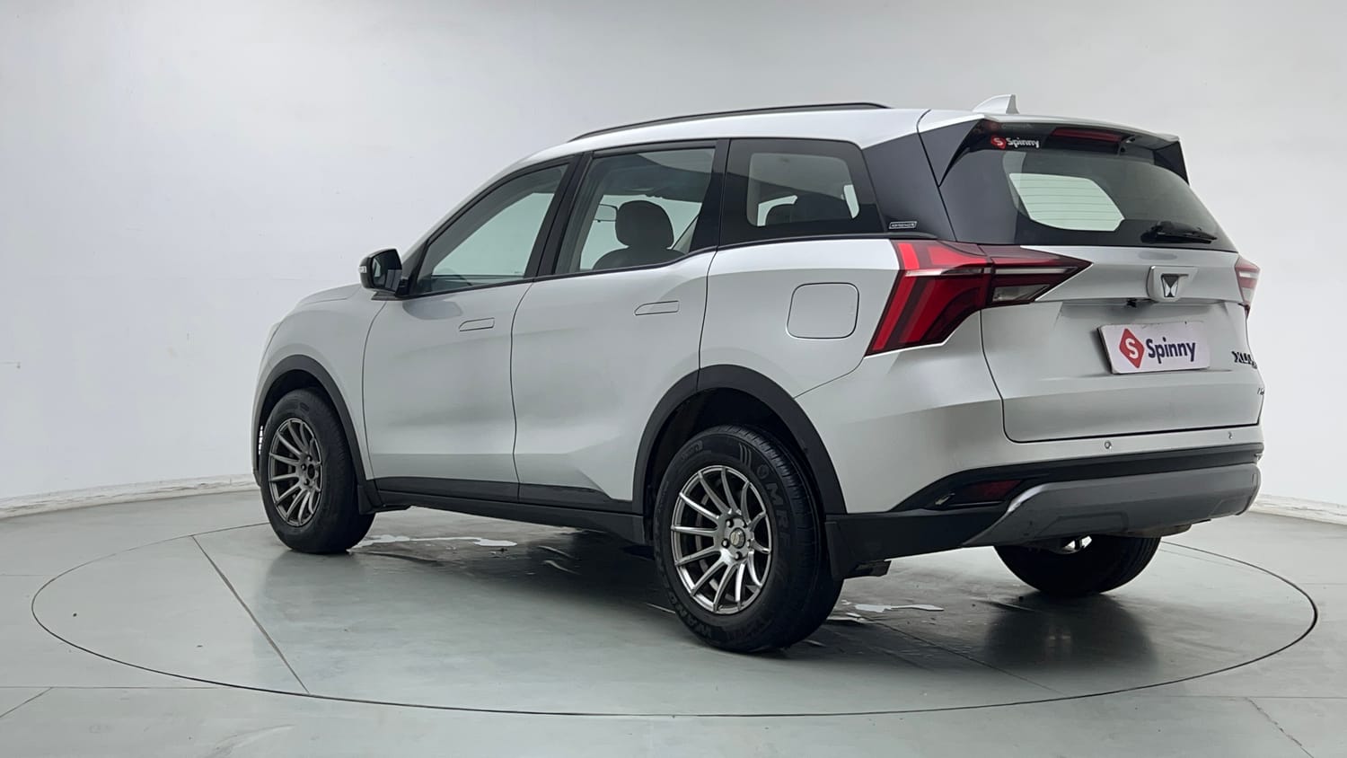 Used 2022 Mahindra XUV700 AX 3 Petrol AT 5 STR Petrol Automatic exterior LEFT REAR CORNER VIEW