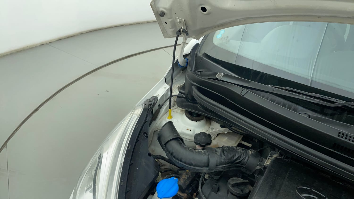 Used 2018 Hyundai Grand i10 Magna 1.2 Kappa VTVT Petrol Manual engine ENGINE RIGHT SIDE HINGE & APRON VIEW