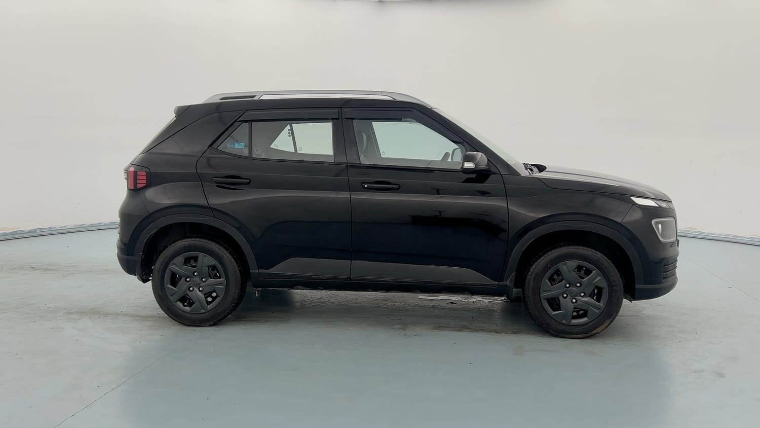 Used 2024 Hyundai Venue SX 1.2 Petrol Petrol Manual exterior RIGHT SIDE VIEW
