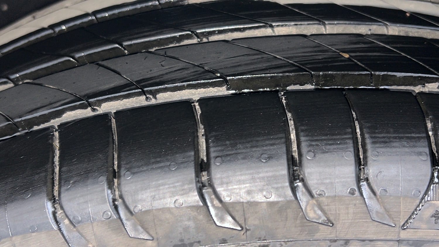 Used 2021 Ford EcoSport Titanium 1.5L Ti-VCT Petrol Manual tyres RIGHT REAR TYRE TREAD VIEW