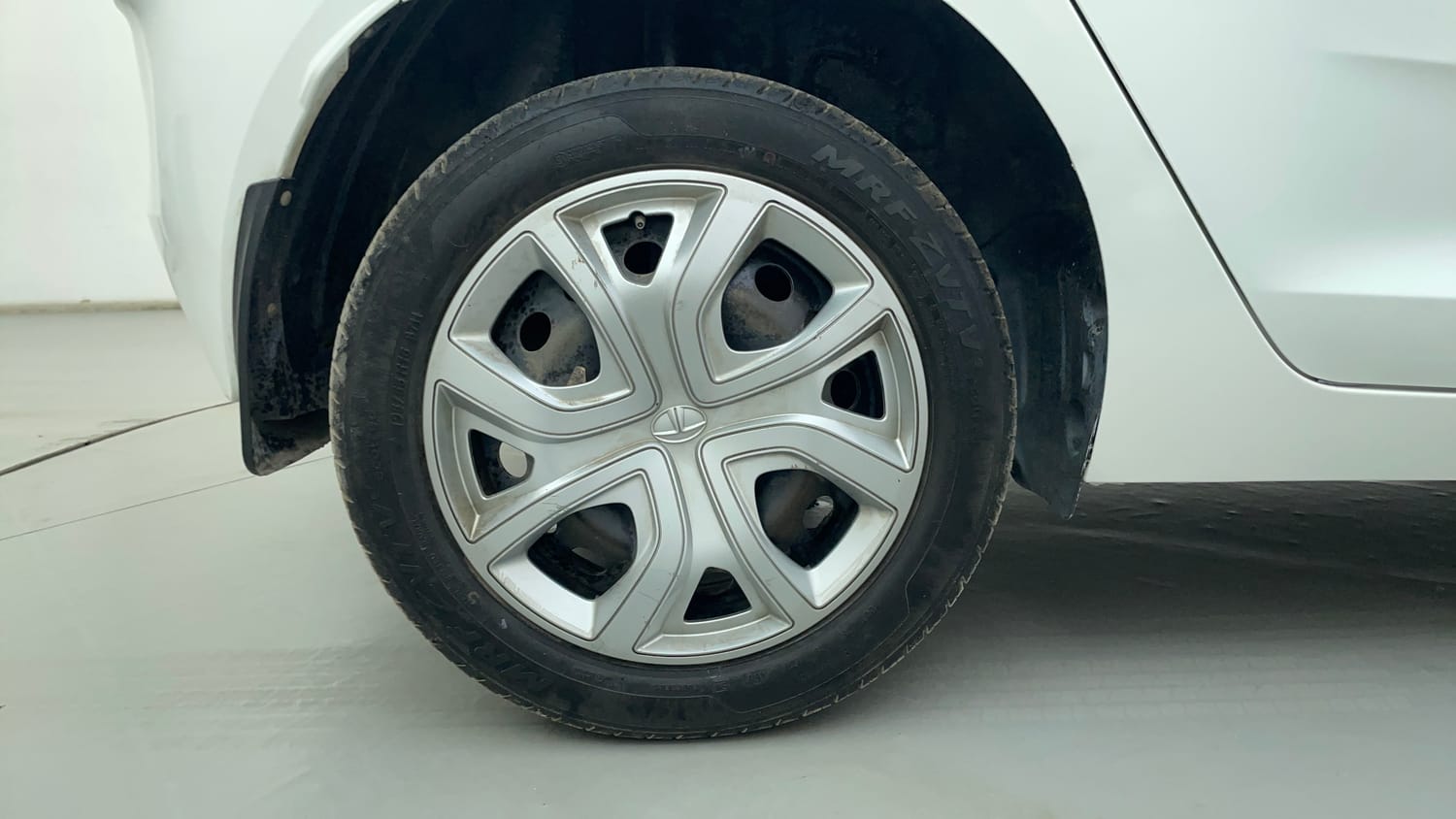 Used 2022 Tata Altroz XT Petrol Petrol Manual tyres RIGHT REAR TYRE RIM VIEW