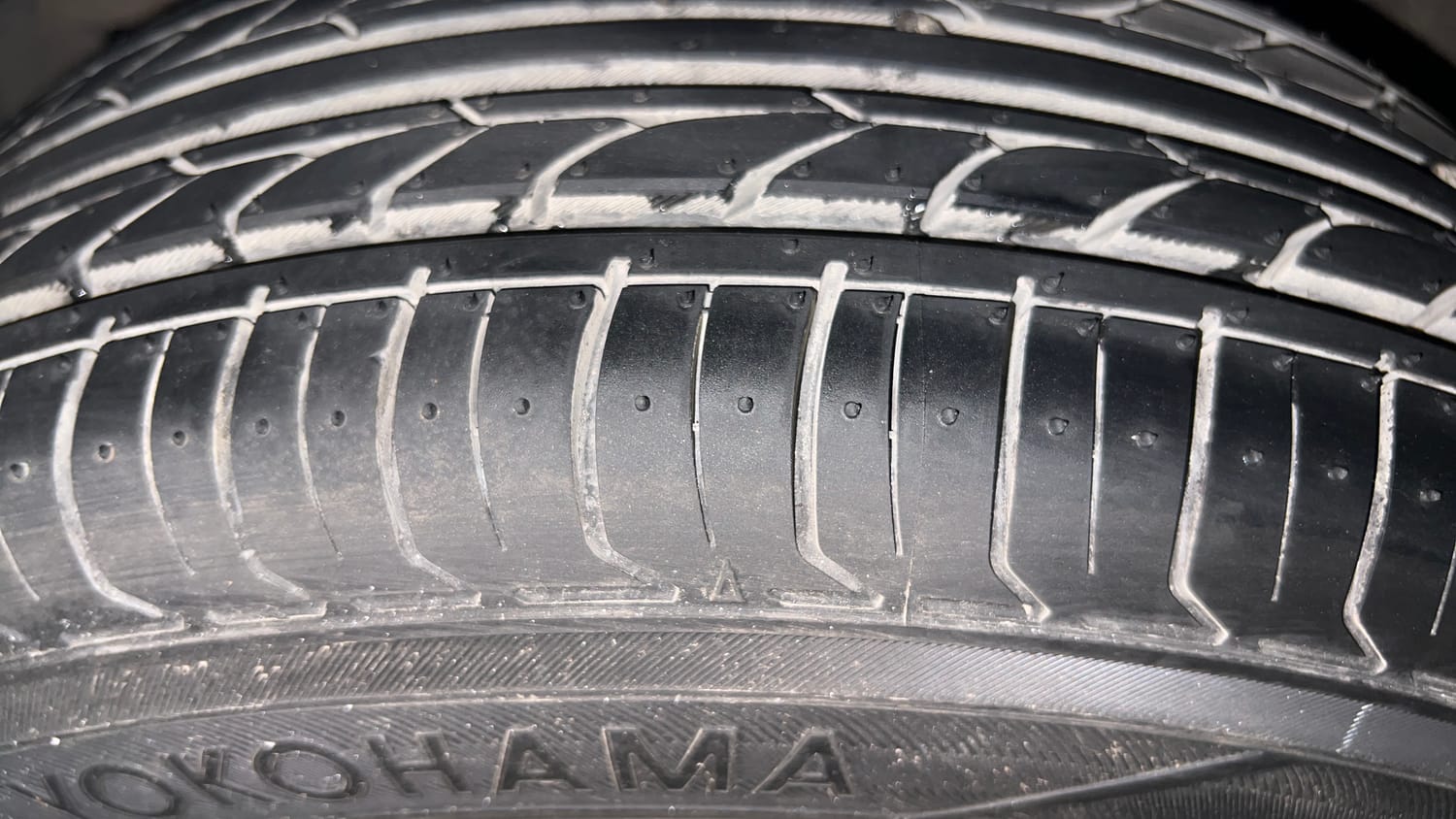 Used 2022 Maruti Suzuki Swift VXi AMT Petrol Automatic tyres LEFT FRONT TYRE TREAD VIEW