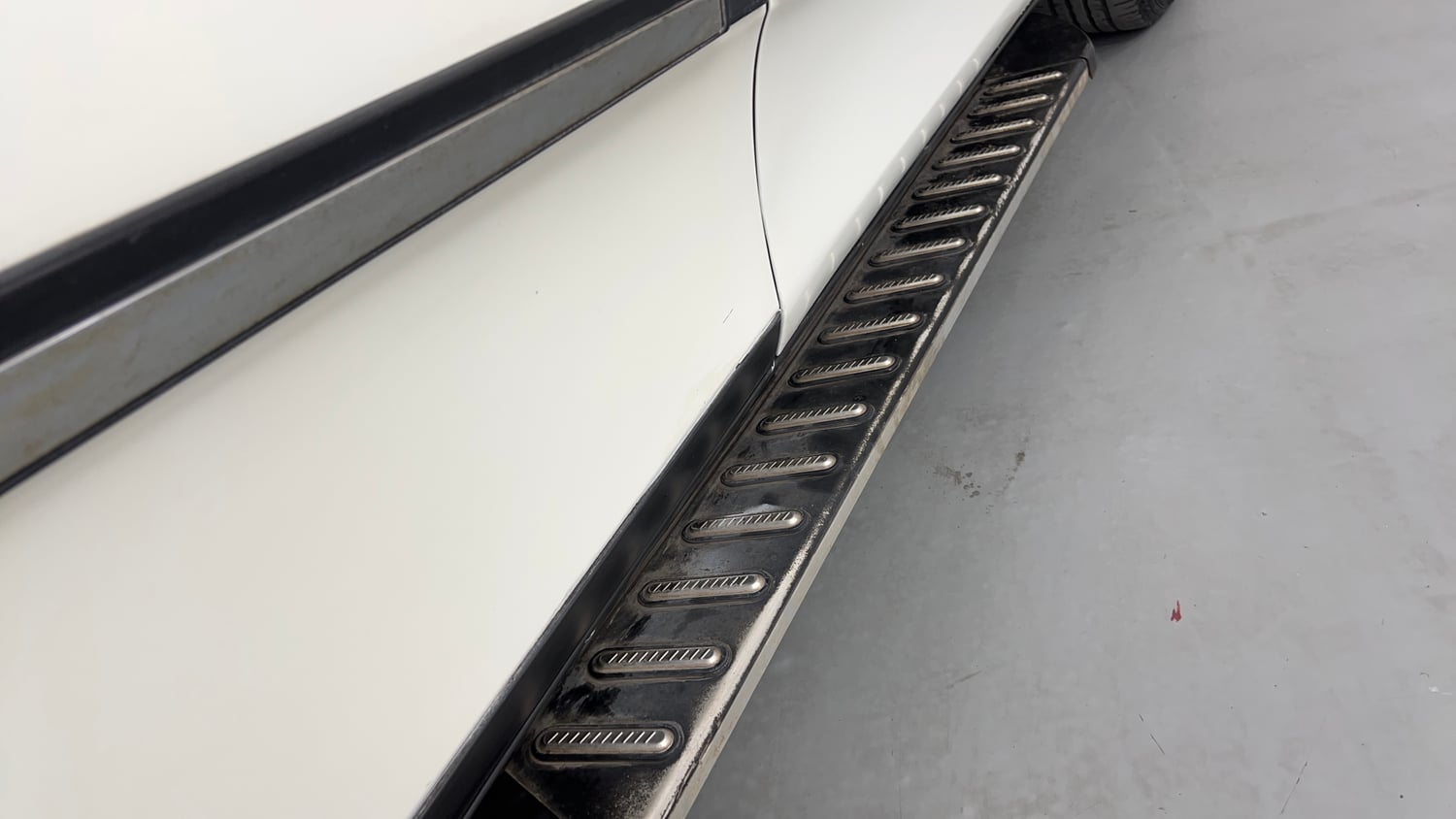 Used 2017 Mahindra XUV500 W10 Diesel Manual dents MINOR SCRATCH