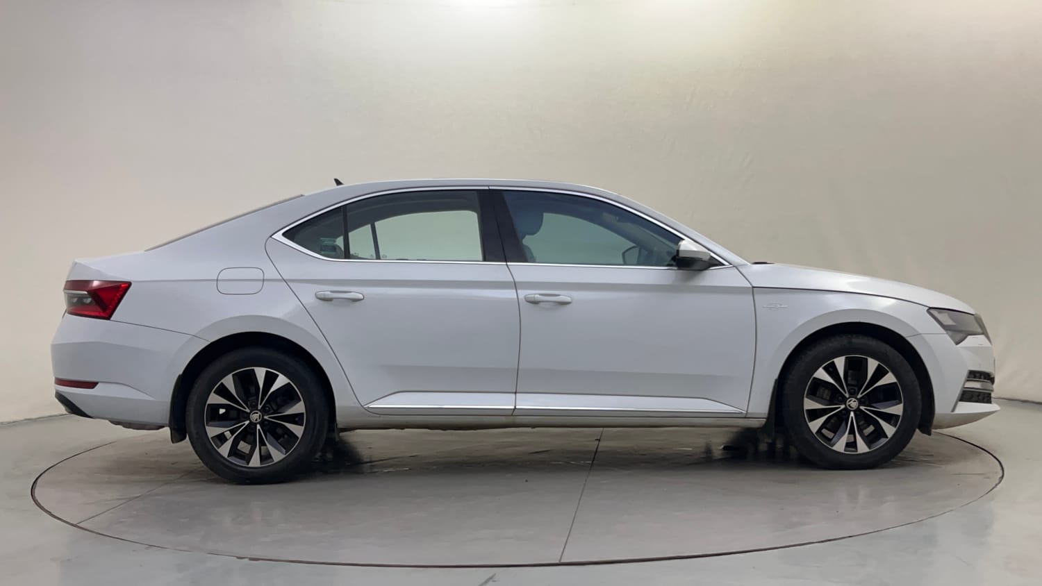 Used 2020 Skoda Superb L&K AT Petrol Automatic exterior RIGHT SIDE VIEW