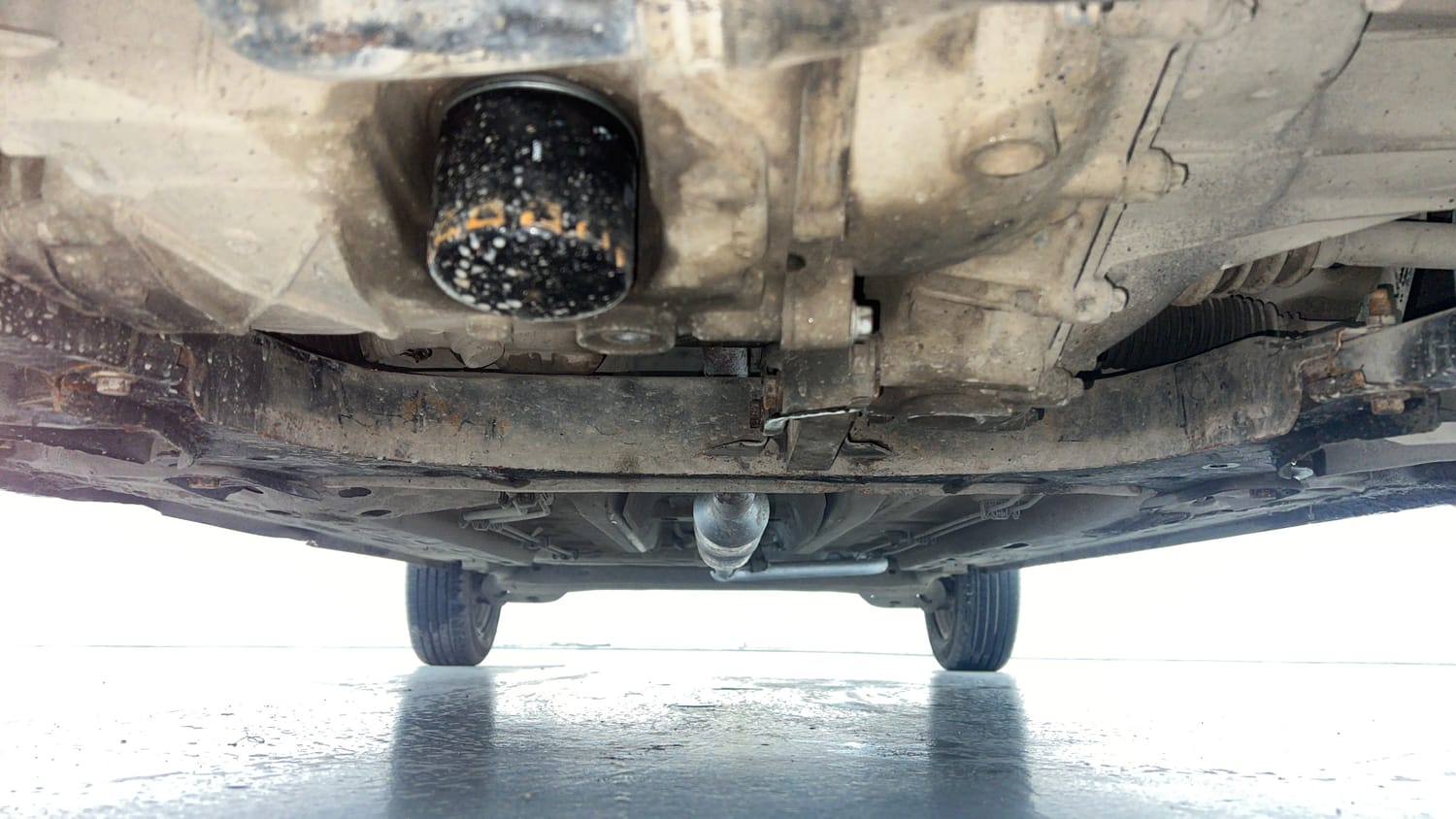 Used 2023 Renault Triber RXZ Dual Tone Petrol Manual extra FRONT LEFT UNDERBODY VIEW