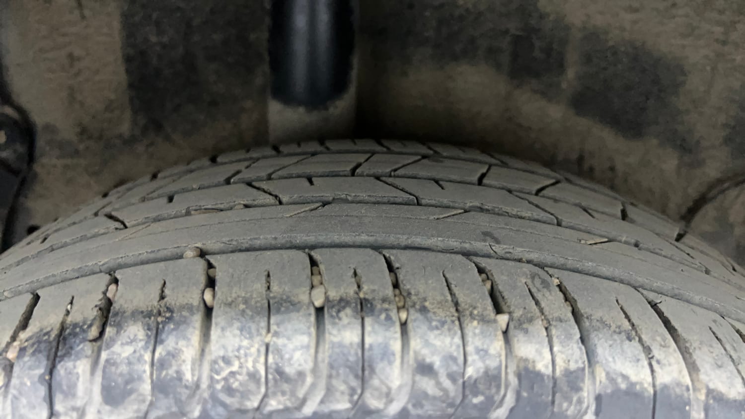 Used 2025 Hyundai New i20 Asta (O) 1.2 IVT Petrol Automatic tyres RIGHT REAR TYRE TREAD VIEW
