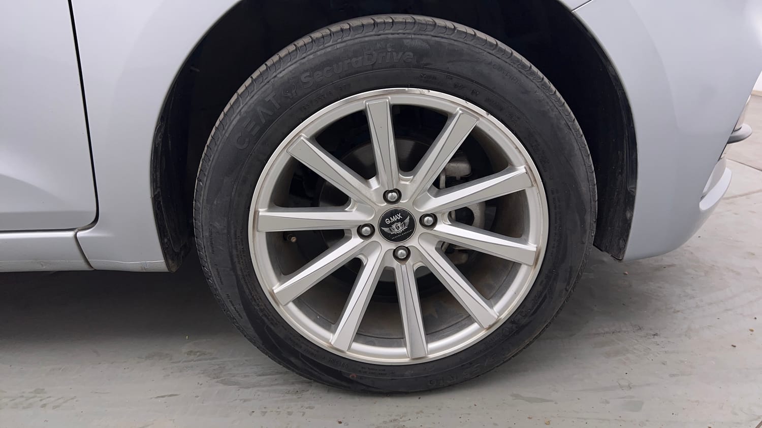 Used 2020 Hyundai Elite i20 Sportz Plus 1.2 Petrol Manual tyres RIGHT FRONT TYRE RIM VIEW